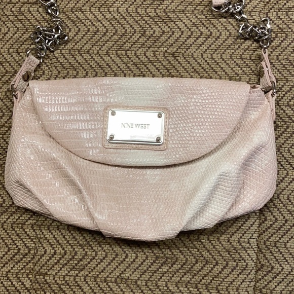 Nine West pale pink faux snakeskin cross-body bag - Picture 3 of 7